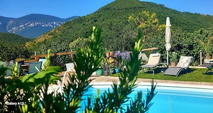 Villa rénovée avec piscine aux pieds des Pyrénées audoises..vue exceptionnelle