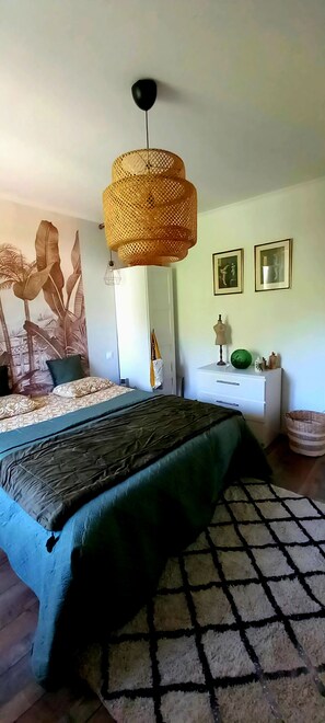 2 bedrooms, iron/ironing board, free WiFi, bed sheets