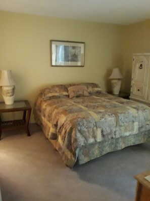 2 bedrooms, iron/ironing board, WiFi, bed sheets - Cozy 2-bedroom condo in enjoyable St. Petersburg with AC, fitness room (St. Petersburg)