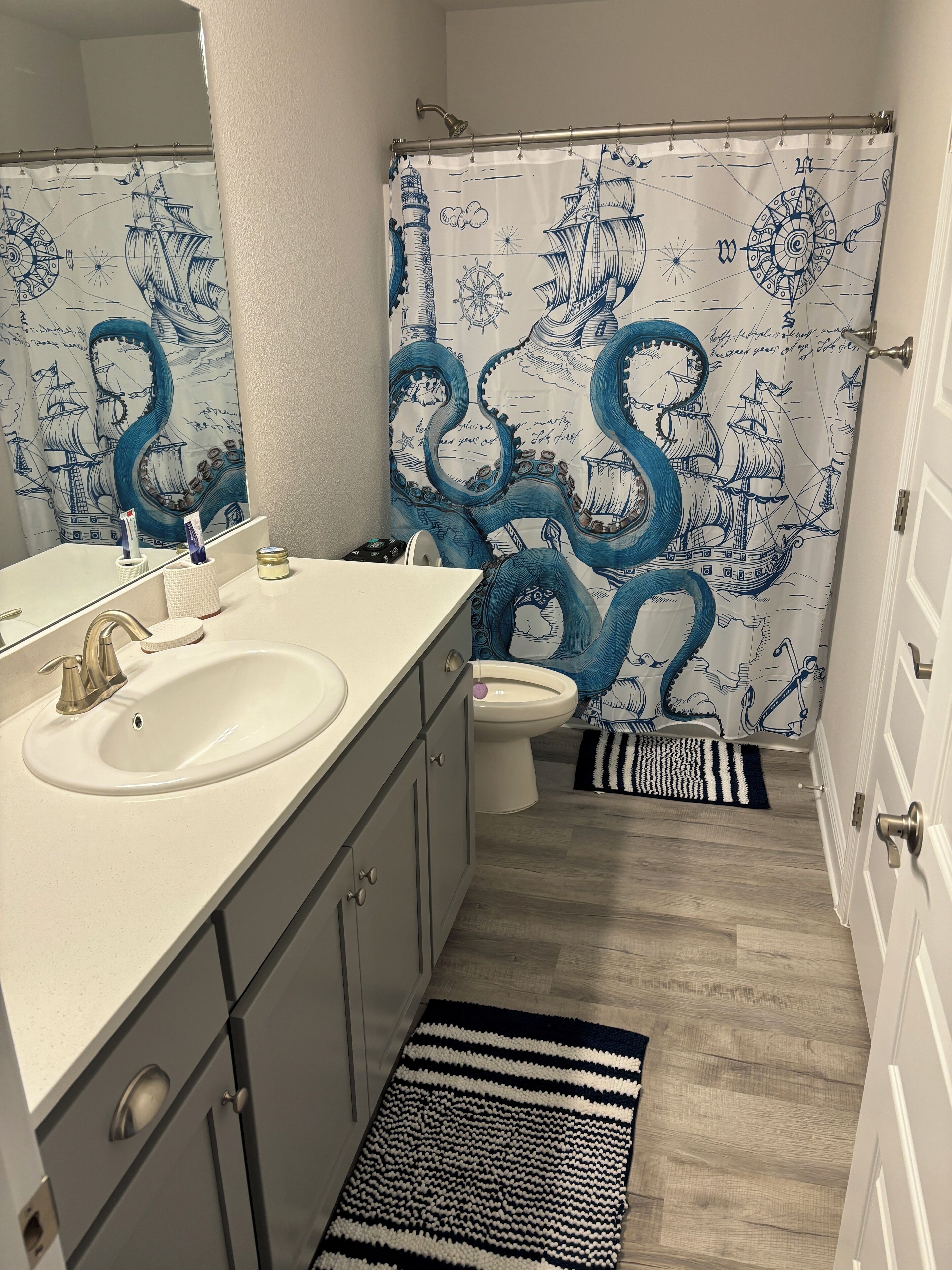 Hårføner, bidé, håndklær og såpe