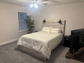 4 bedrooms, desk, iron/ironing board, free WiFi - Spacious 4-Bedroom, 2-Bath Home in Crestview, FL - Perfect for Families & Groups (Crestview)