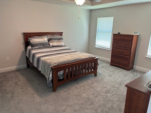 4 bedrooms, desk, iron/ironing board, free WiFi - Spacious 4-Bedroom, 2-Bath Home in Crestview, FL - Perfect for Families & Groups (Crestview)