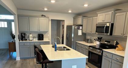 Spacious 4-Bedroom, 2-Bath Home in Crestview, FL - Perfect for Families & Groups