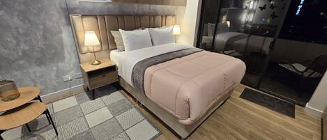 1 dormitorio, tabla de planchar con plancha, wifi y ropa de cama