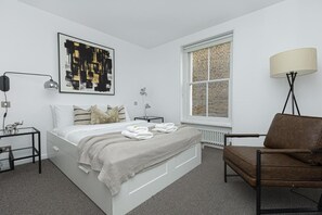 2 bedrooms, desk, iron/ironing board, travel cot