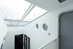 Interior - Urban Bourbon - charming 2-bedroom apartment in Notting Hill (London)