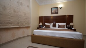 1 bedroom, iron/ironing board, WiFi, bed sheets - Beautiful Deluxe King Room, Fully Furnished. (Karachi)