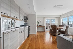 Fridge, microwave, stovetop, dishwasher