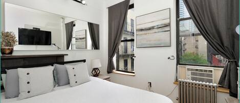 3 makuuhuonetta, työpöytä, Wi-Fi, vuodevaatteet