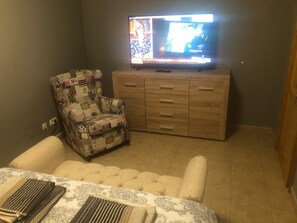 1 chambre, fer et planche à repasser, Wi-Fi gratuit, draps fournis