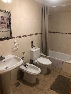 Bidet, towels, soap, toilet paper - Casa joana (Vecindario)