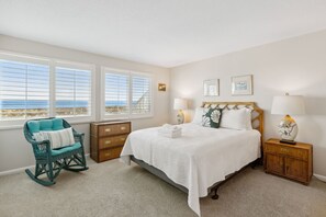 3 slaapkamers, een strijkplank/strijkijzer, gratis wifi, beddengoed