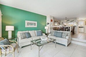 Een smart-tv, een dvd-speler en boeken