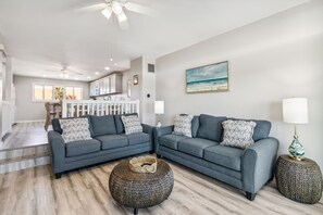 Smart-TV, DVD-Player, Bücher