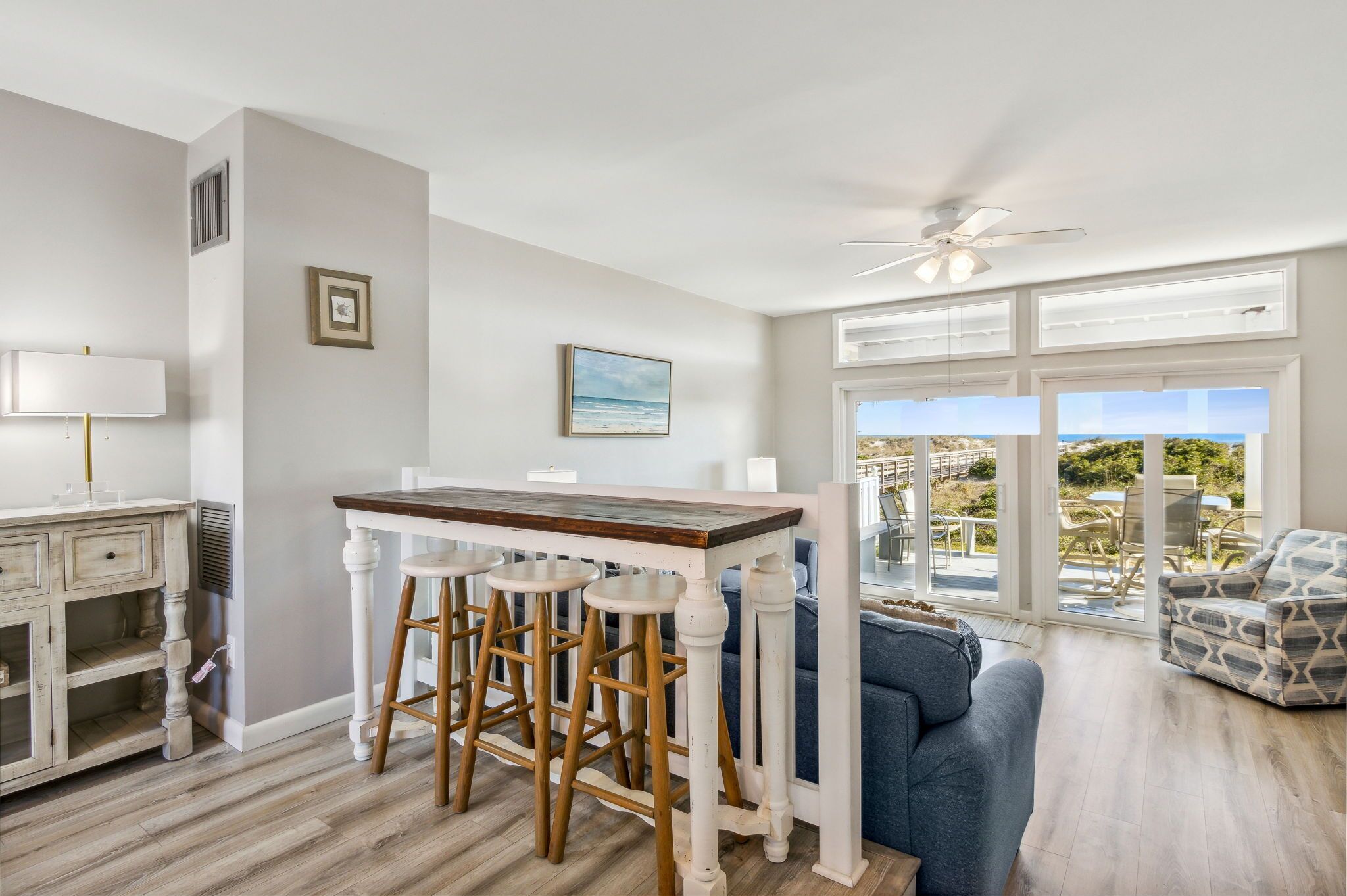 Älytelevisio, DVD-soitin, kirjoja