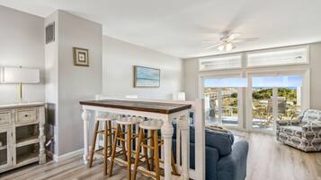 Älytelevisio, DVD-soitin, kirjoja