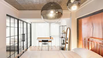 Deluxe Duplex, Patio, Courtyard View | 1 bedroom, soundproofing, free WiFi