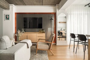 Standard Apartment | Living area | TV - Phoenix Aparthotel (Galati)