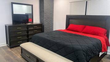 4 bedrooms, desk, iron/ironing board, WiFi