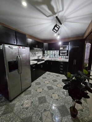 微波爐、焗爐、咖啡機/沖茶器、廚房用具/餐具/器皿