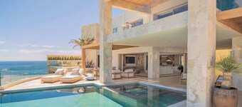 Stunning Beachfront Villa w/ Gourmet Chefs, Butlers, Chauffeur, Yacht, Gym and m
