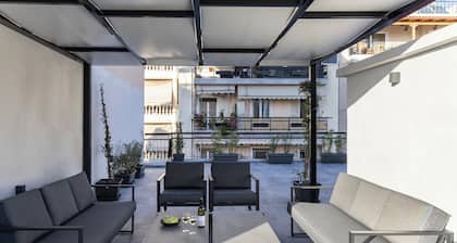 Elliot Petralona, Athens
