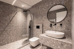 Apartment with Terrace | Bathroom | Shower, rainfall showerhead, designer toiletries, hair dryer - Elliot Petralona, Athens (Athens)