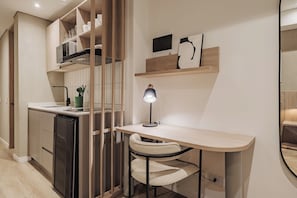 Superior Studio | 1 bedroom, desk, laptop workspace, soundproofing - Quadrato Studios (Medellín)