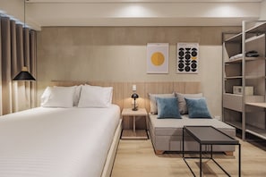 Superior Studio | Bathroom | Hair dryer, towels, soap, shampoo - Quadrato Studios (Medellín)