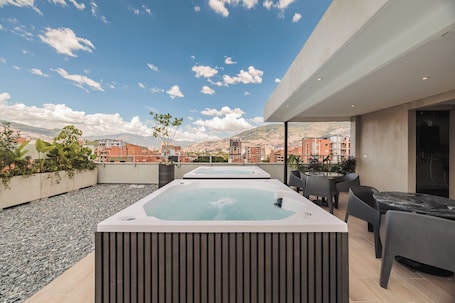 Bañera de hidromasaje exterior