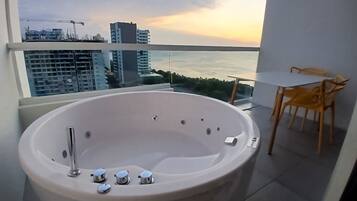 Apartemen (QH03I) | Bathtub spa outdoor