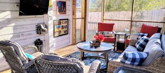 Charming cottage Pet Friendly 1 BR Tranquil Steele Wifi