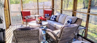 Charming cottage Pet Friendly 1 BR Tranquil Steele Wifi