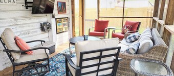 Charming cottage Pet Friendly 1 BR Tranquil Steele Wifi