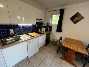 Fridge, microwave, dishwasher, coffee/tea maker