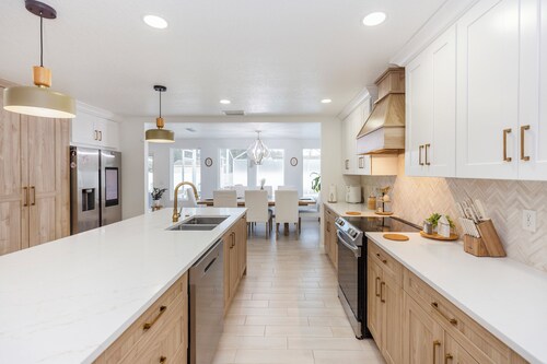 Stylish Stunning & Cozy Heated Pool Home