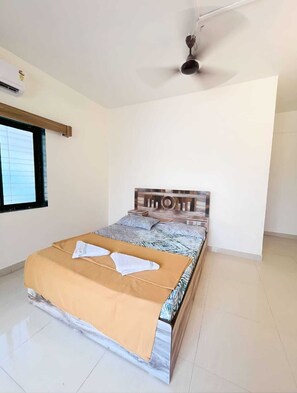 4 bedrooms, WiFi, bed sheets