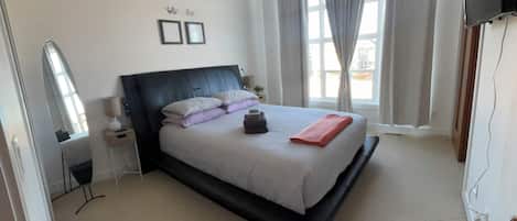 3 bedrooms, iron/ironing board, travel crib, free WiFi