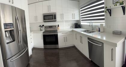 Relax & unwind in this cozy 3-Bedroom Airdrie Townhome