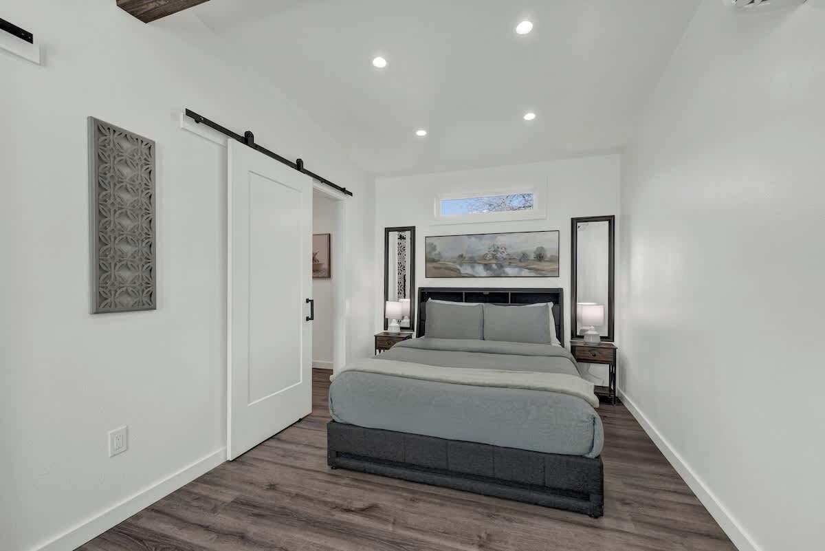 1 habitación, tabla de planchar con plancha, wifi gratis y ropa de cama 