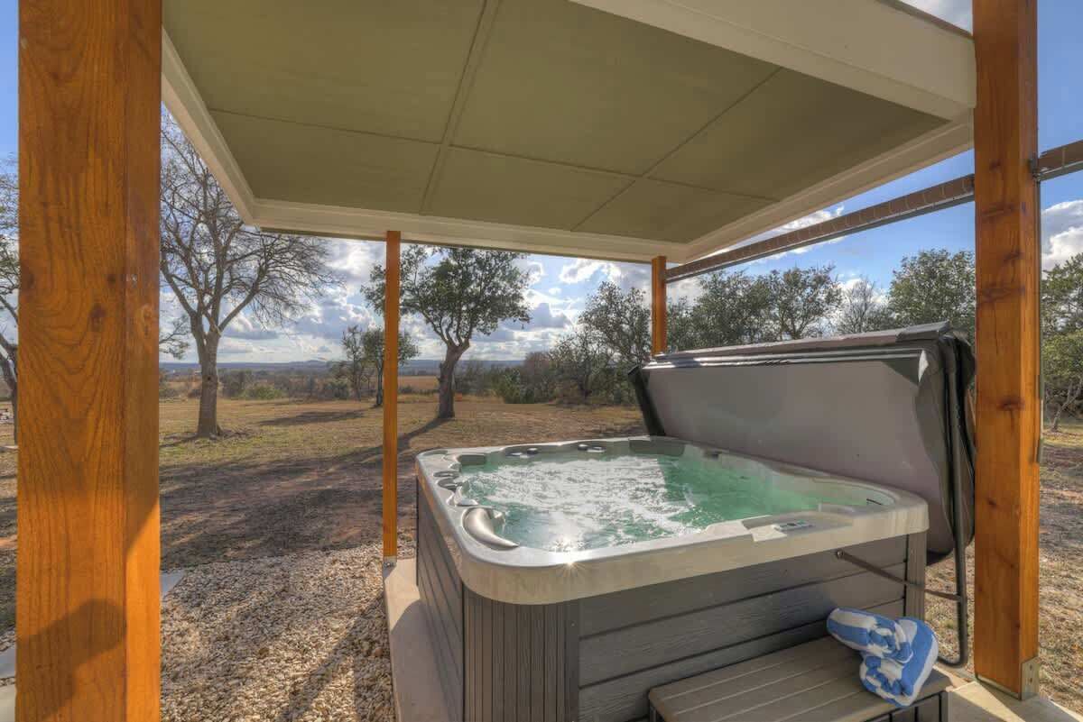 Bañera de hidromasaje al aire libre