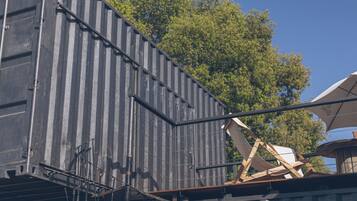 Chambre Standard Double ou avec lits jumeaux, vue cour intérieure | Terrasse/Patio