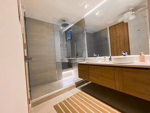 Apartment, 3 Bedrooms | Bathroom | Shower - U-GO Morros EOS Frente al Mar  (Cartagena)