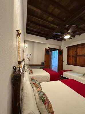 Chambre Familiale | Espace de travail pour ordinateur portable, Wi-Fi gratuit