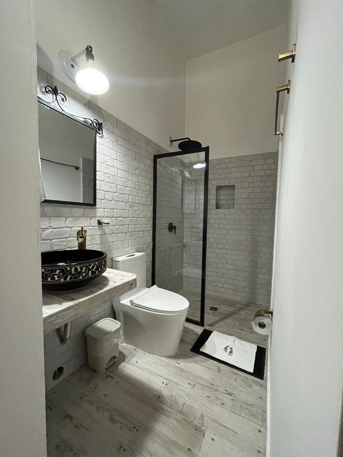Basic-Doppelzimmer | Badezimmer