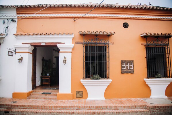 Exterior - BOHEMIA HOTEL BOUTIQUE  (Mompos)