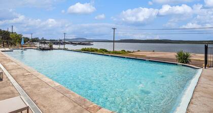 The Retreat 25: Aqua Vista