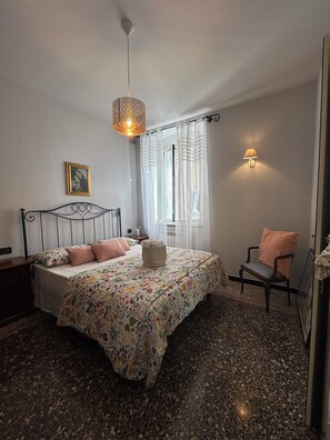 2 bedrooms, iron/ironing board, WiFi, bed sheets - HOME ALY-SHABBYHOSE (Genova)