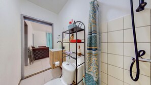 Bruser, håndklæder, Sæbe, Toiletpapir