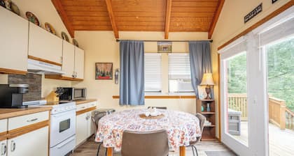 Lakeview 2-bedroom condo with wood fireplace